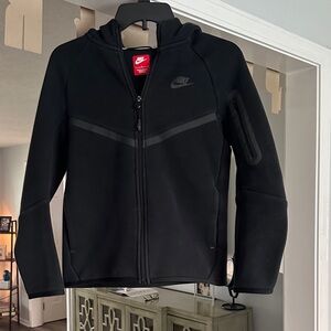 Nike Tech Youth Large Black Full-Zip Jacket